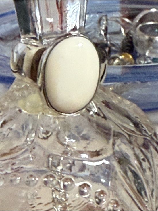 Sterling Jewelry - Elegant White Cabochon Oval Stone Sterling Ring Size 5